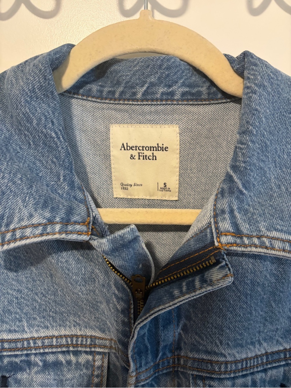 Abercrombie & Fitch Light Blue Denim Short-Sleeve Jumpsuit - Picture 3 of 4